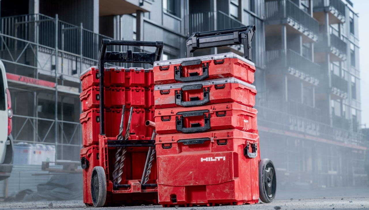 Abbildung von Hilti ProKit  Werkzeug- und Zubehöraufbewahrung in einer Metallwerkstatt