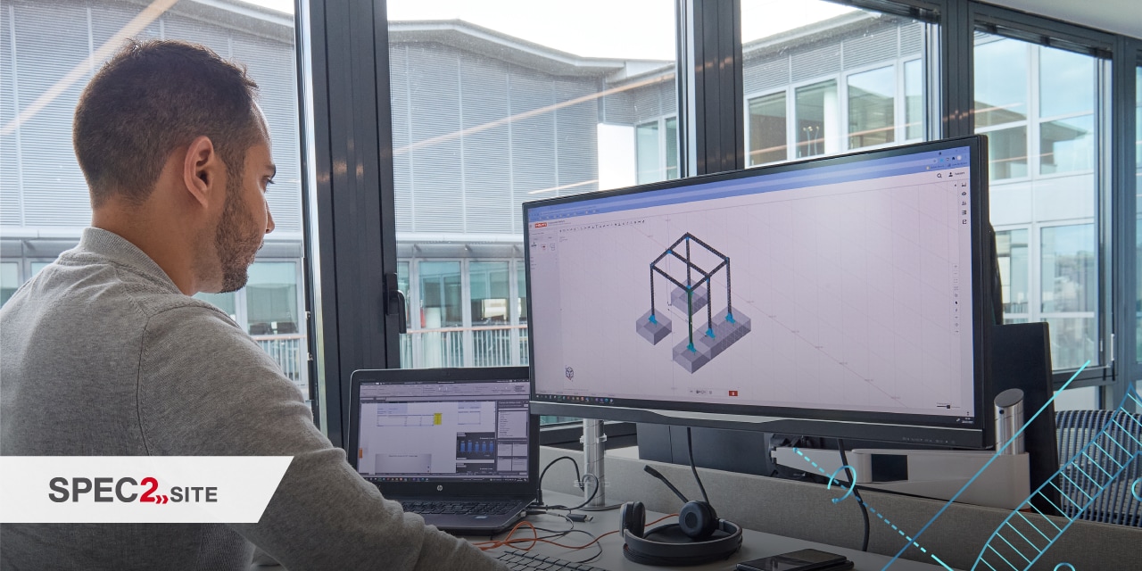 Inženieris izmanto pamatplākšņu projektēšanas programmatūru