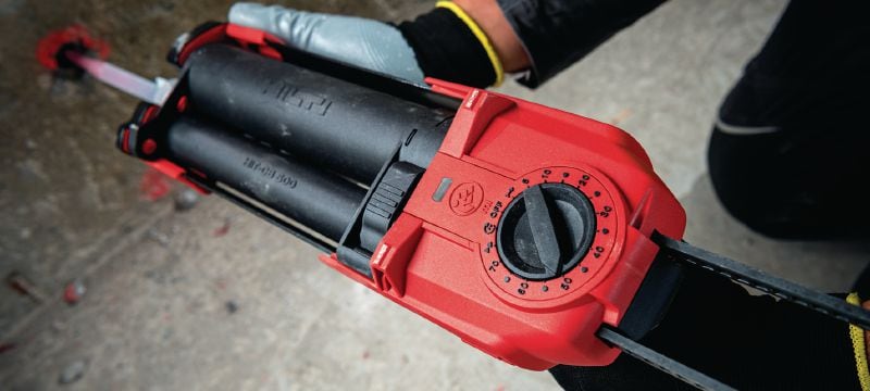 Akumulatora enkurmasas dozators HDE 500-22 Akumulatora hibrīda/epoksīda enkurmasas dozators ar praktiskajām funkcijām, kas paātrina darba izpildi, uzlabo drošību un mazina materiālu nelietderīgu izmantošanu (Nuron akumulatoru platforma) Pielietojumi 1