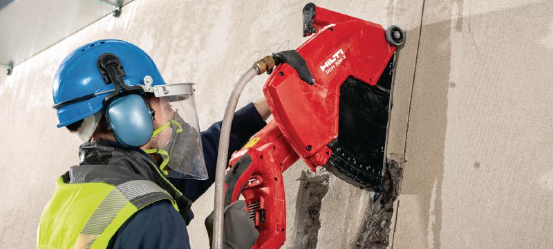 DCH 300-X elektriskais griezējs Manuāla elektriskā slapjās un sausās dimanta griešanas iekārta — izmantojot 305 mm asmeni, griešanas dziļums ir līdz pat 120 mm Pielietojumi 1