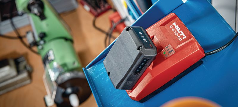 B 12–30 12 V akumulators Kompakts un ļoti viegls 12 V litija jonu akumulators. Pielietojumi 1