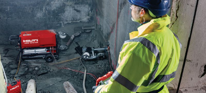 Troses zāģis DSW 1510-CA Šis elektriskais troses zāģis (15 kW) ir vienkāršai lietojams. Tas ir lieliski piemērots lielas slodzes zāģēšanas darbiem. Aprīkots ar automātisku troses spriegotāju, automātisku griešanas kontroli un tālvadības pulti Pielietojumi 1