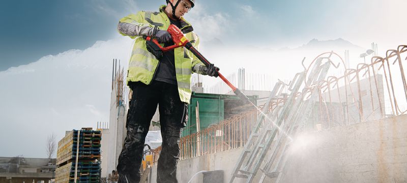 PC 2-22 akumulatora spiediena tīrītājs Pārnēsājams spiediena tīrītājs ar darba spiedienu līdz 40 bāriem (580 PSI) vieglai tīrīšanai būvlaukumos (Nuron akumulatoru platforma) Pielietojumi 1