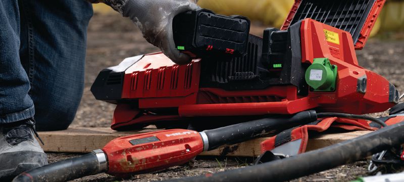 NCV 10-22 uz muguras pārnēsājams betona vibrators Uz muguras pārnēsājams akumulatora vibrators betonam ar bezogļu motoru (Nuron akumulatoru platforma). Piemērots sienu, paneļu un pamatu sablīvēšanai Pielietojumi 1