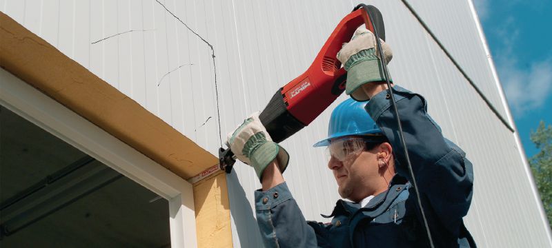 Zobenzāģis WSR 1400-PE Lielais slodzei paredzēts demontāžas 1400 W zobenzāģim ir raksturīga Viedās barošanas tehnoloģija, kas nodrošina pastāvīgu efektivitāti, un bezatslēgas asmens skava Pielietojumi 1