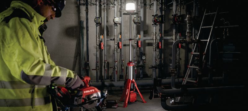 SL 10-22 akumulatora stateniskais lukturis Jaudīgs akumulatora stateniskais lukturis ar 360° gaismas pārklājumu objekta telpu izgaismošanai Pielietojumi 1