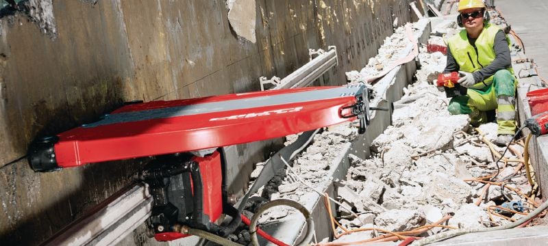 SPX MCS Equidist sienas zāģa asmens (60H: saderīgs ar Hilti un Husqvarna®) Izcils sienas zāģa asmens (15 kW), kas nodrošina ātru darbu un ilgu instrumenta darbmūžu, zāģējot dzelzsbetonu (60 H tapnis) Pielietojumi 1