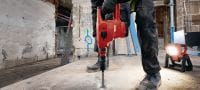Akumulatora perforators TE 60-22 Akumulatora SDS Max (TE-Y) perforators ar aktīvo vibrācijas samazināšanas sistēmu un aktīvo griezes momenta kontroles sistēmu lielas slodzes betona urbšanas un kalšanas darbiem (Nuron akumulatoru platforma) Pielietojumi 3