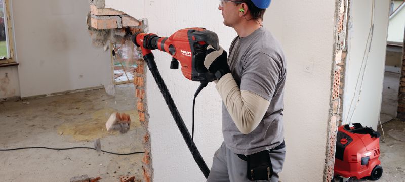 TE 700-AVR SDS-max demontāžas āmurs Jaudīgs atskaldāmais āmurs demontāžai SDS Max (TE-Y) ar aktīvās vibrācijas kontroles sistēmu (Active Vibration Reduction — AVR). Piemērots lielas slodzes kalšanas darbiem betonā un mūrī Pielietojumi 1