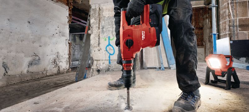 Akumulatora perforators TE 60-22 Akumulatora SDS Max (TE-Y) perforators ar aktīvo vibrācijas samazināšanas sistēmu un aktīvo griezes momenta kontroles sistēmu lielas slodzes betona urbšanas un kalšanas darbiem (Nuron akumulatoru platforma) Pielietojumi 1