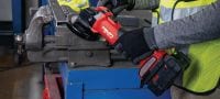 Akumulatora leņķa slīpmašīna AG 4S-22 (125 mm) Akumulatora bezogļu motora leņķa slīpmašīna ar regulējamu darbības ātrumu standarta griešanas un slīpēšanas darbiem ar ripu izmēru līdz 125 mm (Nuron akumulatoru platforma) Pielietojumi 6