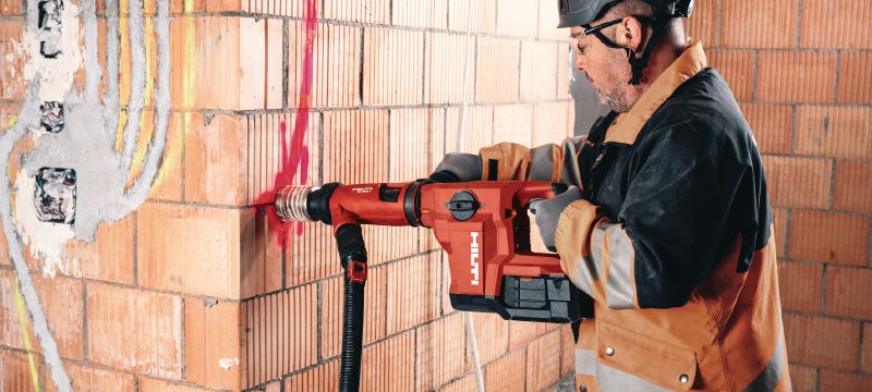 Akumulatora perforators TE 60-22 Jaudīgs akumulatora perforators SDS Max (TE-Y) ar lielu jaudas un svara attiecību lielas slodzes urbšanai un kalšanai betonā un mūrī (Nuron akumulators) Pielietojumi 1