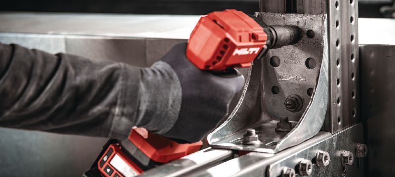 MT-C-GL HA OC leņķa konsole Pusregulējama un atsaitējama leņķa konsole, kas paredzēta lielas slodzes MT kastu profiliem ar 3D slodzi vidēji korozīvā vidē Pielietojumi 1