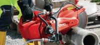 DSH 600-X spēka zāģis (300 mm) Kompakts benzīnzāģis (63 cc) ar augšpusē izvietotu rokturi un asmens bremzi – betona, mūra un metāla zāģēšanai līdz pat 120 mm dziļumā, izmantojot 300 mm griešanas diskus Pielietojumi 3