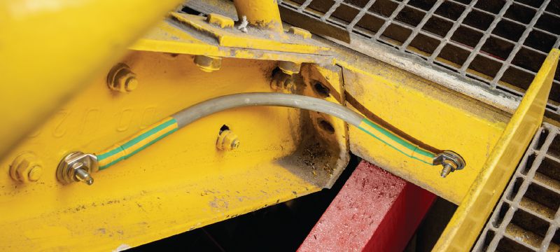 S-BT-ER HC skrūve ar vītni Skrūvējama nagla ar vītni (no nerūsoša tērauda, metriskā sistēma) elektriskajiem savienojumiem pie tērauda īpaši korozīvā vidē. Ieteicams izmantot 120 mm ² vadu ar maksimālu šķērsgriezumu Pielietojumi 1