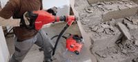 TE 700-AVR SDS-max demontāžas āmurs Jaudīgs atskaldāmais āmurs demontāžai SDS Max (TE-Y) ar aktīvās vibrācijas kontroles sistēmu (Active Vibration Reduction — AVR). Piemērots lielas slodzes kalšanas darbiem betonā un mūrī Pielietojumi 2