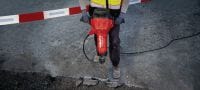 Lielai slodzei paredzēts elektriskais atskaldāmais āmurs TE 3000-AVR Izcili jaudīgs atskaldāmais āmurs lielu slodžu betona demontāžas darbiem, asfalta griešanai, zemēšanas darbiem un zemējuma stieņu iestrādei Pielietojumi 4