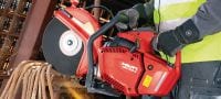 DSH 600-X spēka zāģis (300 mm) Kompakts benzīnzāģis (63 cc) ar augšpusē izvietotu rokturi un asmens bremzi – betona, mūra un metāla zāģēšanai līdz pat 120 mm dziļumā, izmantojot 300 mm griešanas diskus Pielietojumi 2