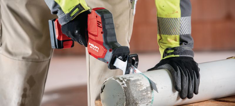 Zobenzāģis SR 2-A12 12 V akumulatora zobenzāģis ar ar LED apgaismojumu mazas slodzes demontāžas darbiem — zems vibrāciju līmenis un vienmērīga zāģēšana Pielietojumi 1