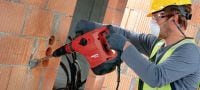 Perforators TE 60-AVR Daudzpusīgs un jaudīgs perforators SDS Max (TE-Y) ar aktīvās vibrācijas kontroles tehnoloģiju (AVR) urbšanas un kalšanas darbiem betonā Pielietojumi 4