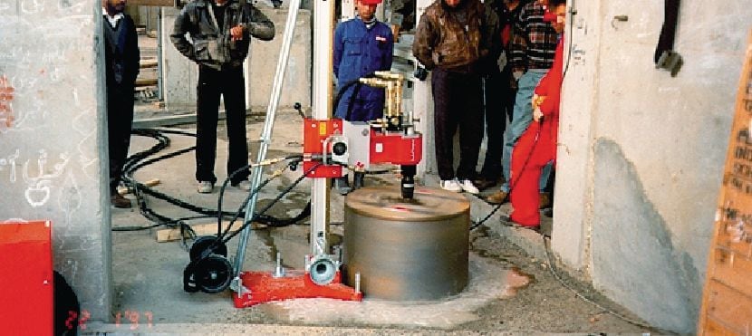 DD 750-HY kroņurbšanas iekārta Īpaši daudzpusīgs lielai slodzei paredzēts hidrauliskais dimanta urbšanas instruments urbšanai no statīva Pielietojumi 1