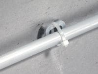 Vadu savilcēja stiprinājums X-UCT MX Plastmasas universāls vadu/kanālu savilcēja turētājs, ko piestiprina, izmantojot naglu pistoles BX un GX Pielietojumi 3