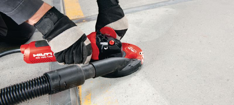 Leņķa slīpmašīna AG 125-13S 1300 W leņķa slīpmašīna griešanai un slīpēšanai, izmantojot diskus ar diametru līdz pat 125 mm. Aprīkota ar īpaši noturīgu ogles suku Pielietojumi 1