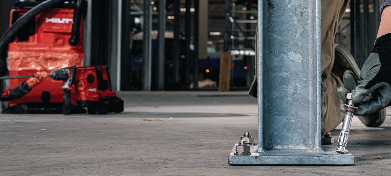 HST4 BW ķīļenkurs Šim augstas veiktspējas metāla ķīļenkuram ir izcila statiskās un seismiskās slodzes izturība, lietojot saplaisājušā betonā (oglekļa tērauds, liela paplāksne) Pielietojumi 1