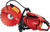 DSH 700-X benzīna spēka zāģis Daudzpusīgs 70 kubikcentimetru benzīna spēka zāģis ar automātisku gaisa vārsta sistēmu un aizmugurē izvietotu rokturi — zāģēšanai līdz pat 125 mm dziļumā