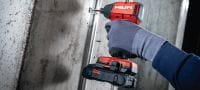 SID 4-22 akumulatora triecienurbjmašīna Kompakta triecienurbjmašīna ar bezogļu motoru, kas ir optimizēta īpaši uzticamai un efektīvai stiprināšanai pie nenesošām koka un metāla konstrukcijām (Nuron akumulatoru platforma) Pielietojumi 2