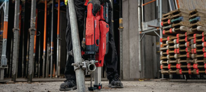 Akumulatora perforators TE 5-22 Jaudīga SDS Plus sērijas trienurbšana ar garu korpusu un lāpstas veida rokturi ir ideāli piemērota urbšanas darbiem, kuru laikā jānoliecas ar galvu lejup (Nuron akumulatoru platforma) Pielietojumi 1