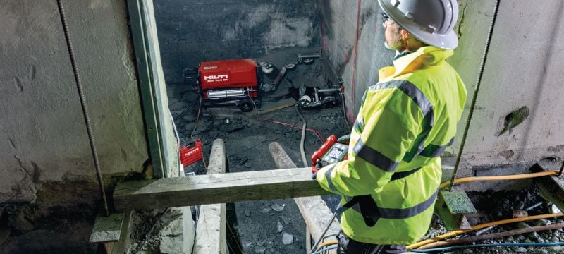 Troses zāģis DSW 1510-CA Šis elektriskais troses zāģis (15 kW) ir vienkāršai lietojams. Tas ir lieliski piemērots lielas slodzes zāģēšanas darbiem. Aprīkots ar automātisku troses spriegotāju, automātisku griešanas kontroli un tālvadības pulti Pielietojumi 1