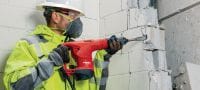 TE 500 SDS-Max atskaldāmais āmurs Izturīgs atskaldāmais āmurs demontāžai SDS Max (TE-Y) mazas slodzes kalšanas darbiem betonā un mūrī Pielietojumi 1