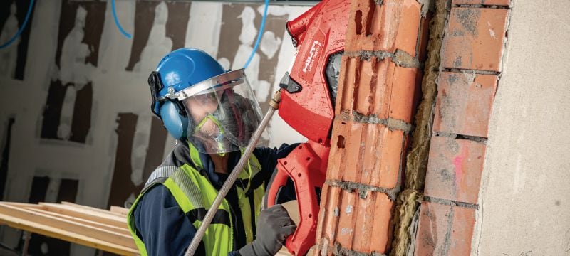 DCH 300-X elektriskais griezējs Manuāla elektriskā slapjās un sausās dimanta griešanas iekārta — izmantojot 305 mm asmeni, griešanas dziļums ir līdz pat 120 mm Pielietojumi 1