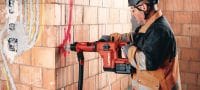 Akumulatora perforators TE 60-22 Jaudīgs akumulatora perforators SDS Max (TE-Y) ar lielu jaudas un svara attiecību lielas slodzes urbšanai un kalšanai betonā un mūrī (Nuron akumulators) Pielietojumi 5