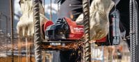 Akumulatora leņķa slīpmašīna AG 6D-22 (125 mm) Jaudīga akumulatora leņķa slīpmašīna ar bezogļu motoru, SensTech vadības sistēmu un uzlabotām drošības funkcijām diskiem ar diametru līdz 125 mm (Nuron akumulatoru platforma) Pielietojumi 1