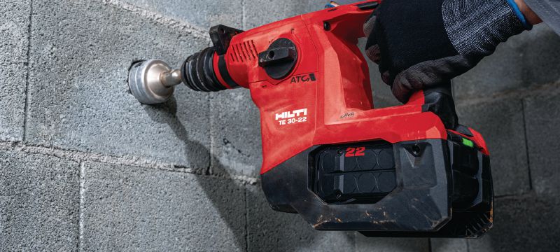 Akumulatora perforators TE 30-22 Jaudīgs akumulatora SDS Plus (TE-C) perforators ar aktīvo vibrācijas samazināšanas sistēmu un aktīvo griezes momenta kontroles sistēmu betona urbšanas un kalšanas darbiem (Nuron akumulatoru platforma) Pielietojumi 1