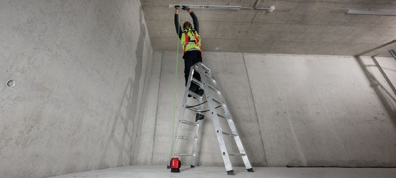 PM 2-PG zaļais lāzera nivelieris Zaļais punktu lāzers ar 2 izcilas redzamības punktiem santehnikai un vertikālai centrēšanai Pielietojumi 1