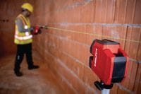 PM 20-CGE augstas precizitātes punktu un šķērslīnijas līniju lāzers Augstas precizitātes kombinēts lāzera nivelieris ar zaļas krāsas staru, divām līnijām un četriem punktiem santehnikas, nivelēšanas, salāgošanas un izlīdzināšanas darbiem Pielietojumi 1