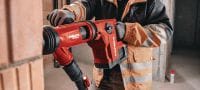 Akumulatora perforators TE 60-22 Jaudīgs akumulatora perforators SDS Max (TE-Y) ar lielu jaudas un svara attiecību lielas slodzes urbšanai un kalšanai betonā un mūrī (Nuron akumulators) Pielietojumi 1